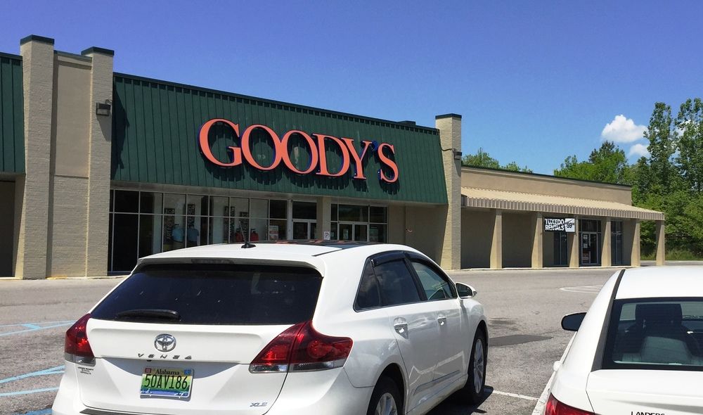 Town Plaza: 163 N Brindlee Mountain Pky, Arab, AL 35016